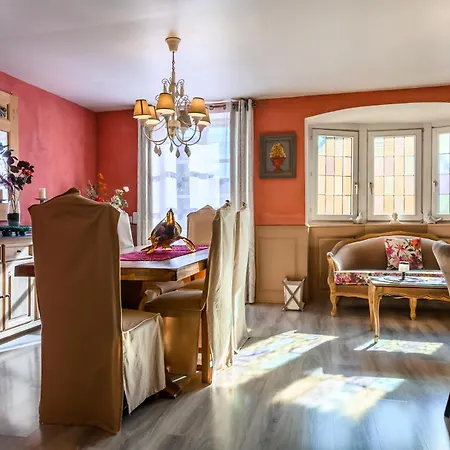 Demeure D'antan - D'hotes Bed & Breakfast 3*