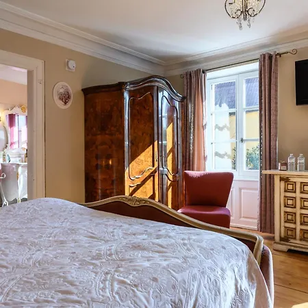 Demeure D'antan - D'hotes Bed & Breakfast 3*