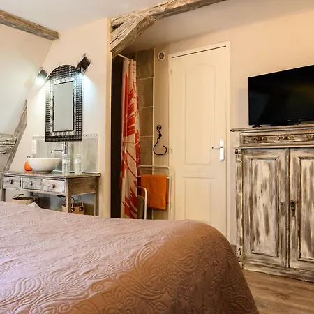 Demeure D'antan - D'hotes Bed & Breakfast 3*